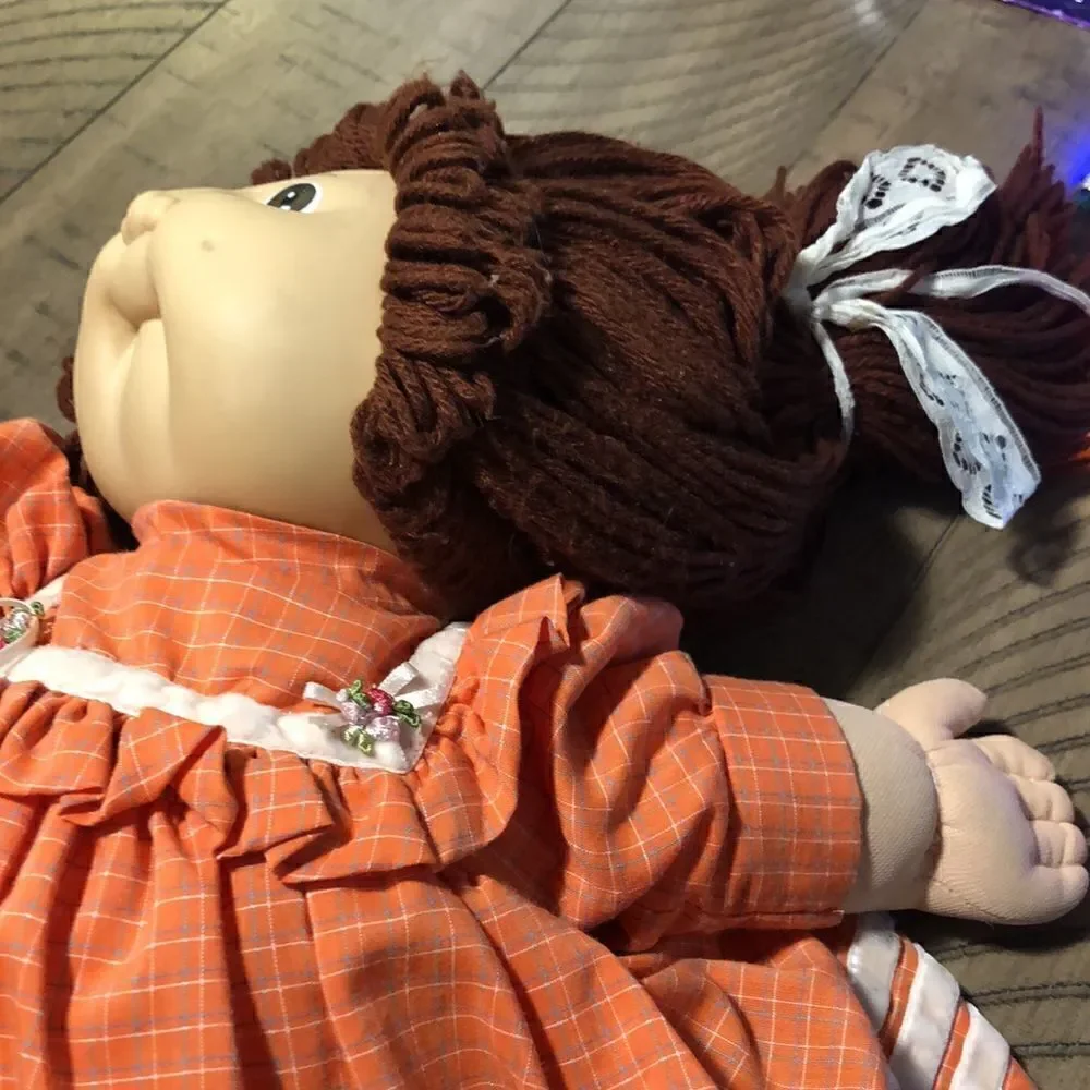 1985 Cabbage 🥬 Patch Doll signed with original dress.